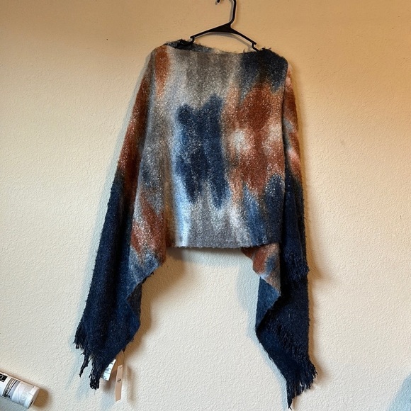 LOF Sweaters - NWT Love of Fashion New York watercolor poncho